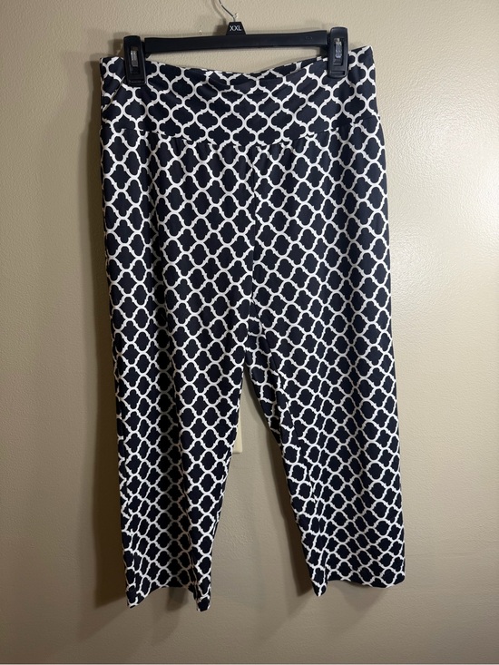 J. McLaughlin Pants - J McLaughlin Black White Quatrefoil Geometric Pull-On Ankle Pants Size Medium